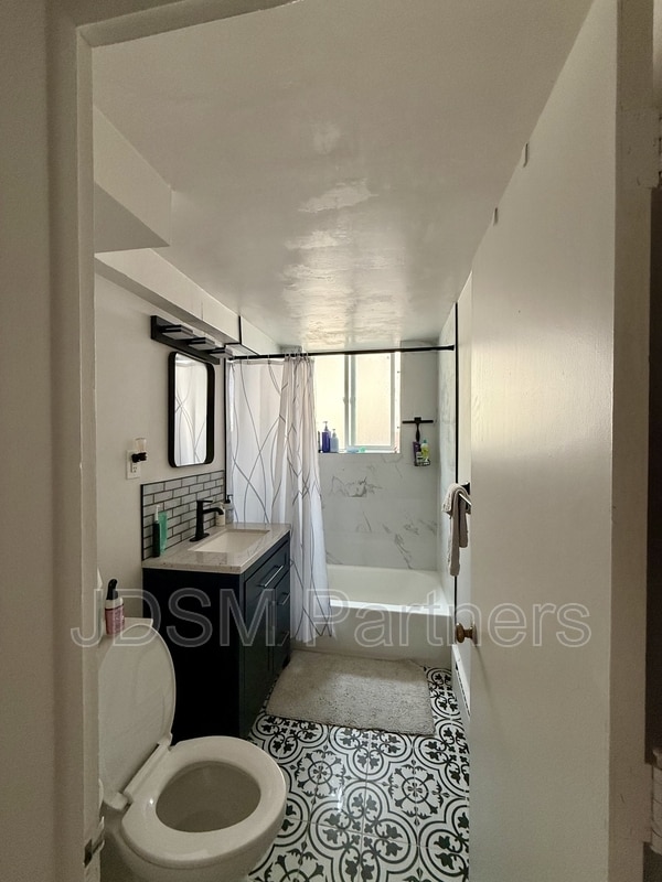 Building Photo - 1046 Harrison St