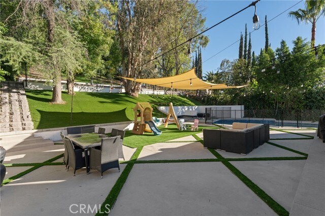 Building Photo - 5244 Vanalden Ave