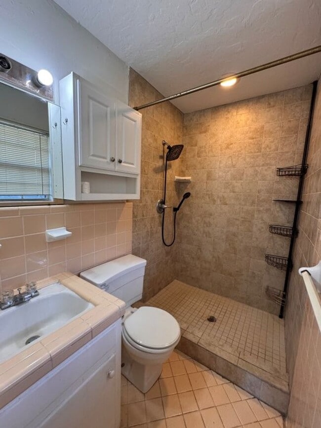 Building Photo - Huge fenced yard, charming 3-bedroom Norman home ready for move in!