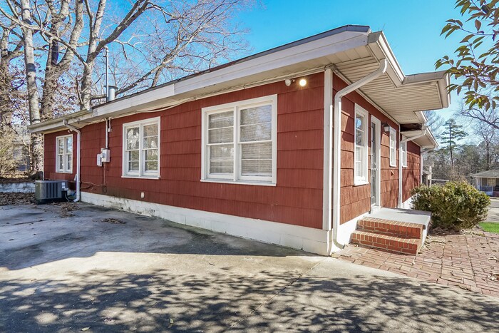 Building Photo - 205 Ridgewood Ave