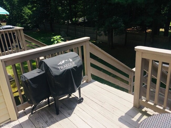 Building Photo - 2 br, 2.5 bath Townhome - 6 Tisdale Dr # 6