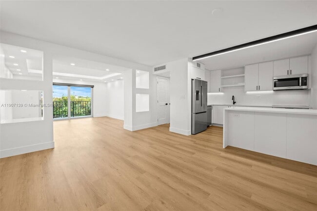 Building Photo - 8107 SW 72nd Ave