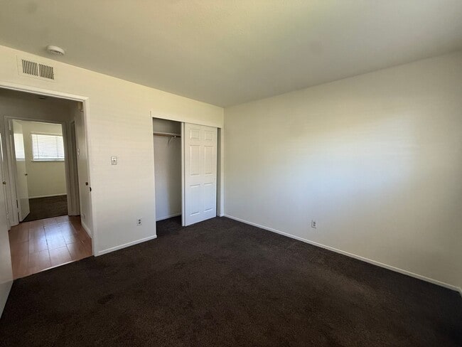 Building Photo - 2 bed | 1 bath | 795 SF | Shared garage | Downstairs unit |  WS&G Paid by Owner