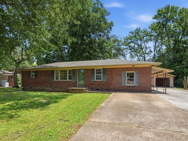 Building Photo - 704 Jackson Dr
