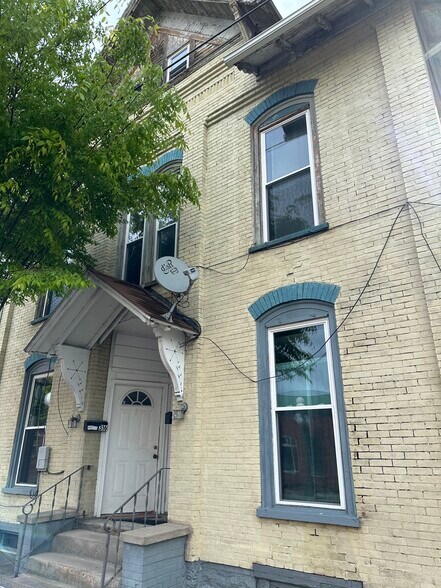 Building Photo - 316 N Grove St