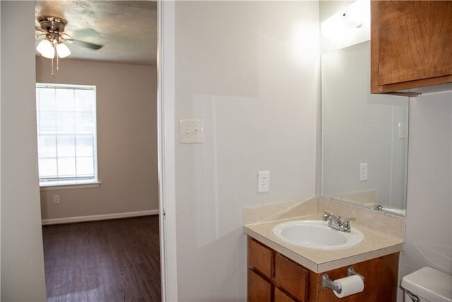 Building Photo - 1902 Woodsman Dr