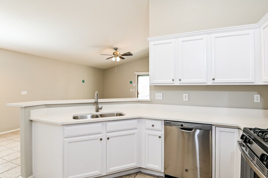 Building Photo - 10354 E Ravenswood St