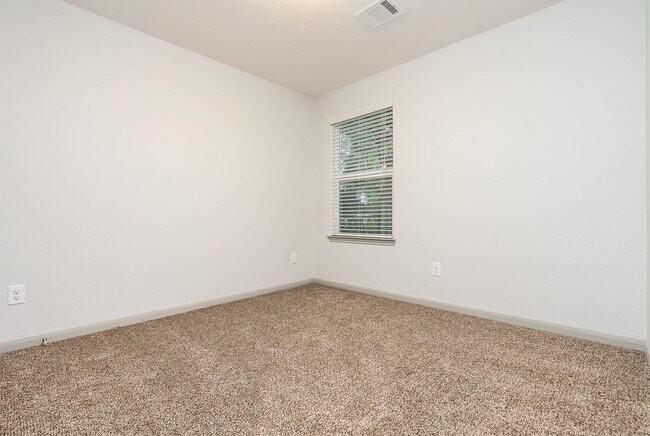 Building Photo - 918 Shady Ln