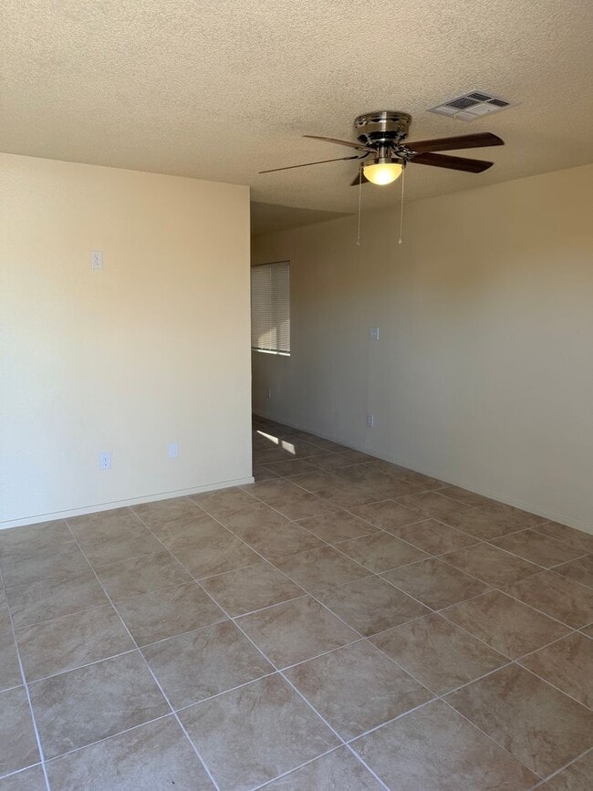 Building Photo - Ready to move in 3 bedroom San Luis Home
