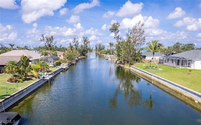 Building Photo - 1930 NE 2nd Terrace