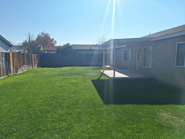 Building Photo - Move in Special! Nice 3 Bedroom Home with ...