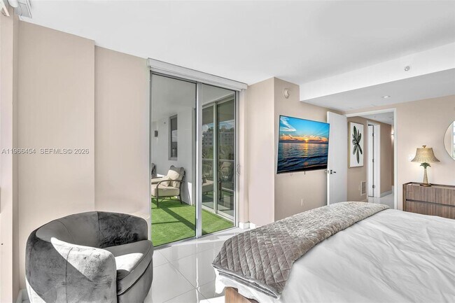 Building Photo - 9901 E Bay Harbor Dr