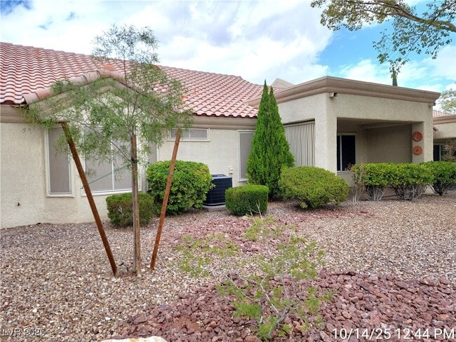 Building Photo - 2636 Highvale Dr