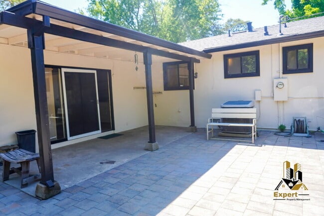 Building Photo - 7479 Skycrest Ct