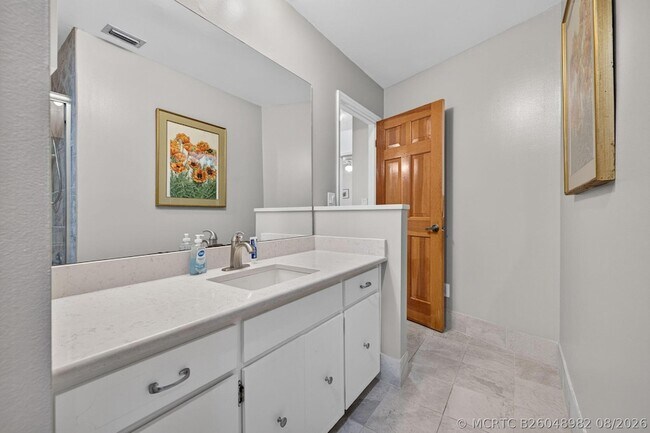 Building Photo - 1362 SW Knollwood Dr