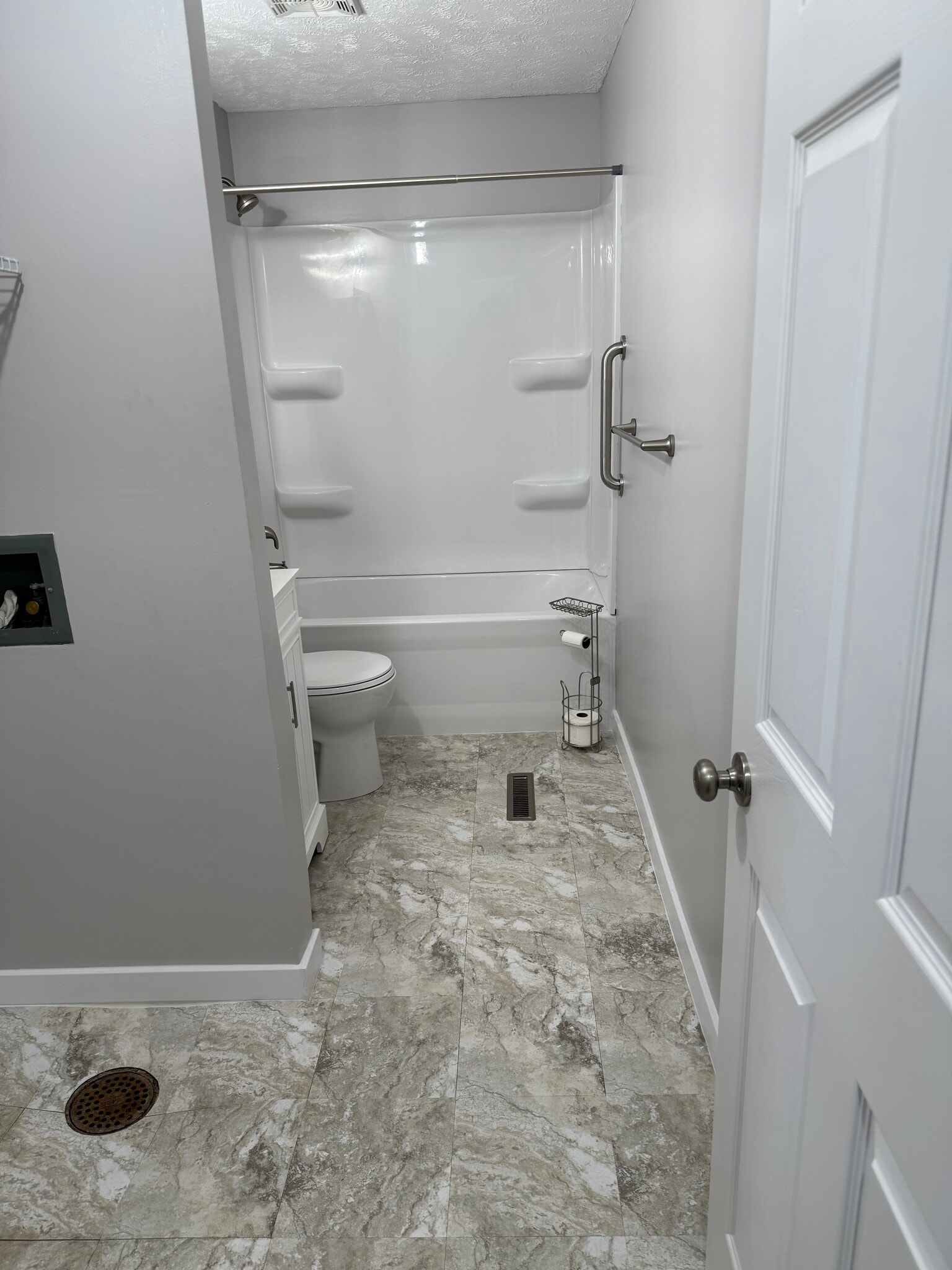 Bathroom with tub/shower combo - 4811 S 45th St