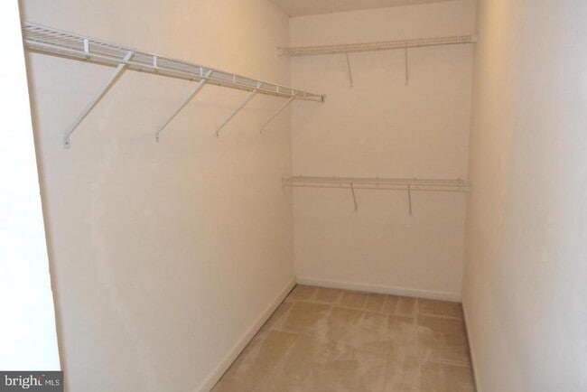 Building Photo - 16606 Barge Cir