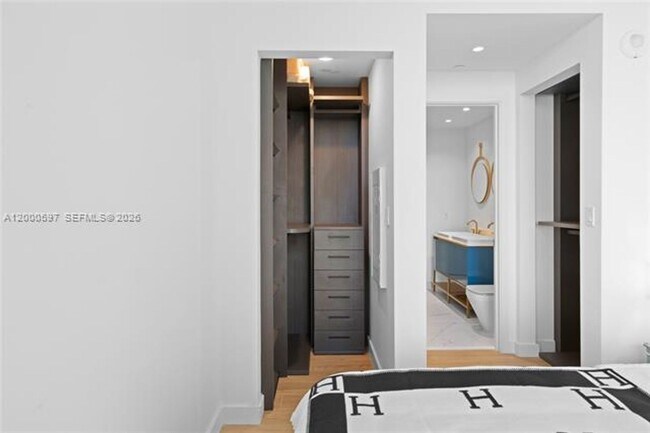 Building Photo - 2678 Tigertail Ave