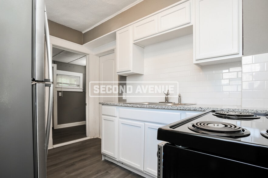 Building Photo - 3811 E 36th St