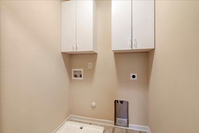 Building Photo - Updated Home with Fenced Yard in Massey Preserve