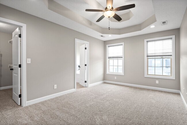 Building Photo - Pet Friendly Three Bedroom with Bonus!