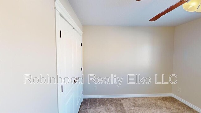 Building Photo - 963 Alpine Dr