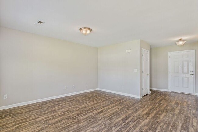 Building Photo - Beautifully Updated 3-Bedroom Home in Gree...
