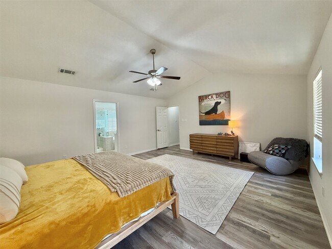 Building Photo - 2 Twin Feather Pl