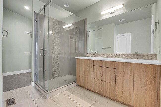 Building Photo - $3,300.00 - $500 OFF, First Month Rent - 2...