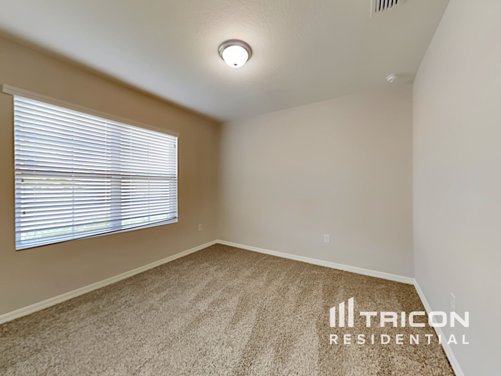 Building Photo - 2449 Valhalla Dr