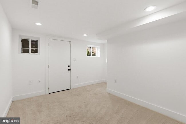 Building Photo - 1711 Lang Pl NE