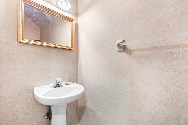 Building Photo - 2280 Shoma Dr