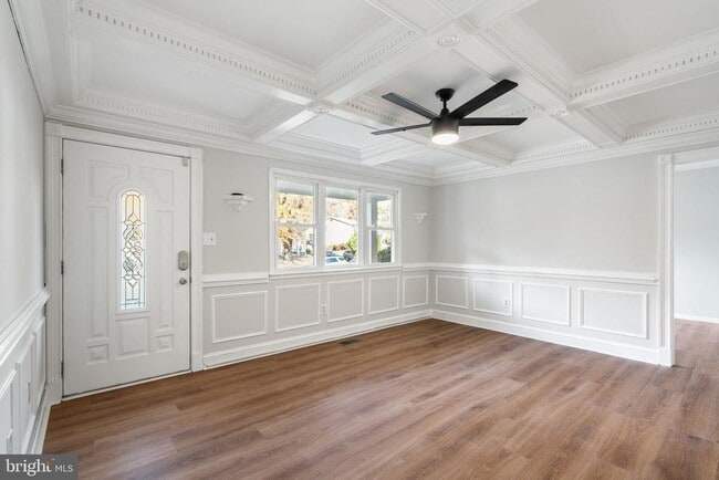 Building Photo - 4421 Kenwood Dr