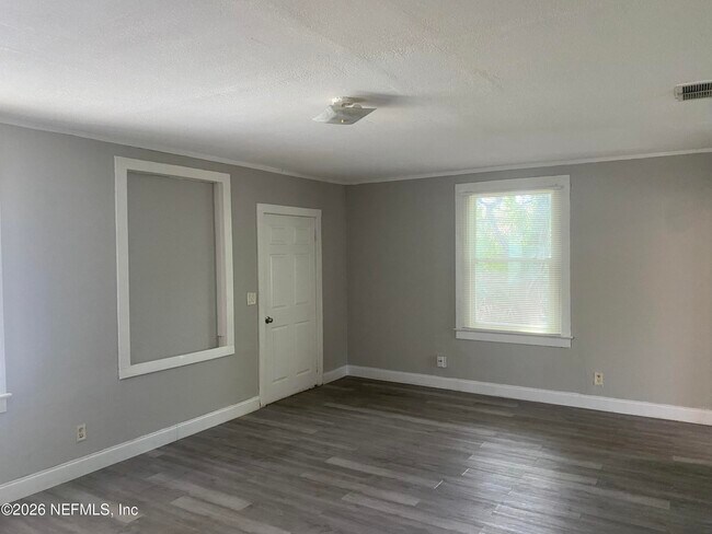 Building Photo - 2854 Wickwire St