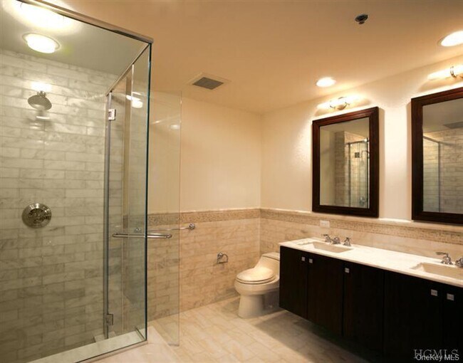 Building Photo - 5 Renaissance Square