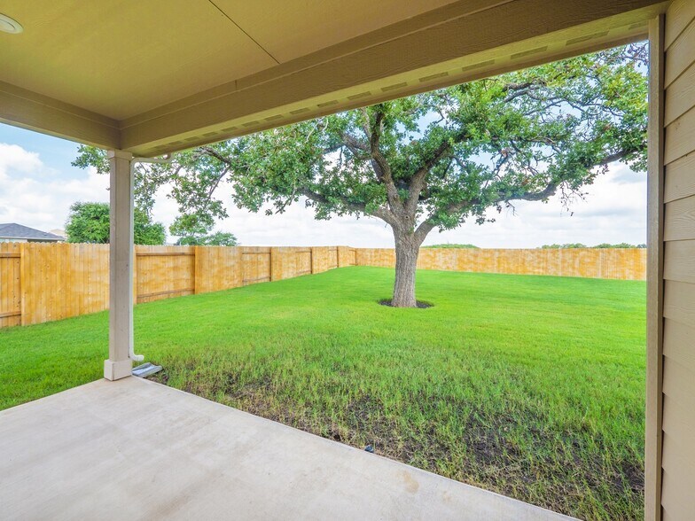 Building Photo - 120 Serpens St