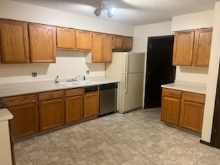 Building Photo - Move in Special - $500 off first months rent!