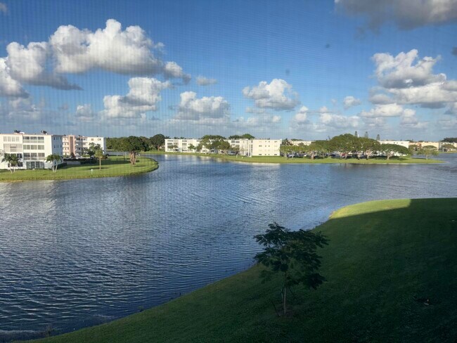 Building Photo - 4049 Cornwall C