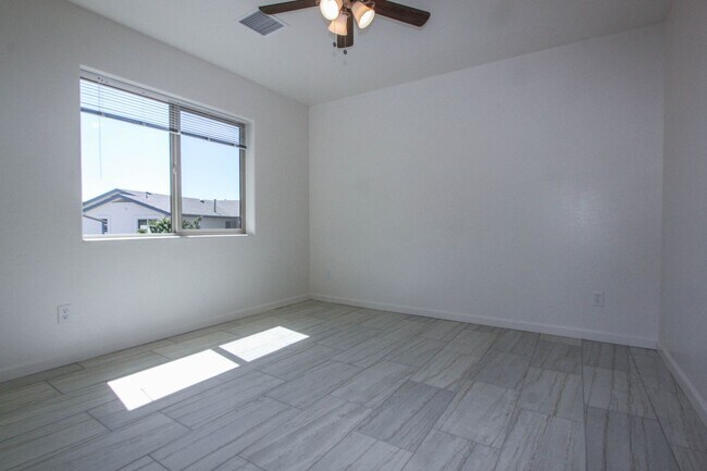 Building Photo - 1251 Barzona Ave