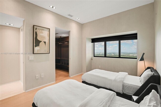 Building Photo - 650 NE 32nd St