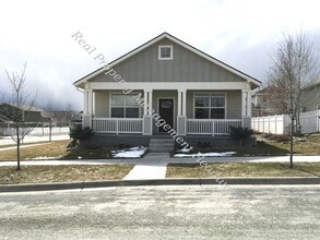 Building Photo - 5 Bedroom 3 Bath House for Rent