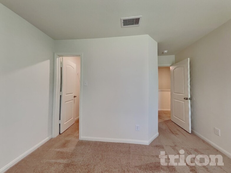 Building Photo - 23064 Shakespeare Dr