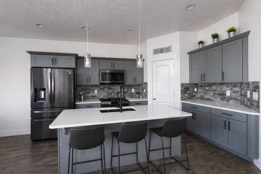 Building Photo - 4332 W Hemsley Ln