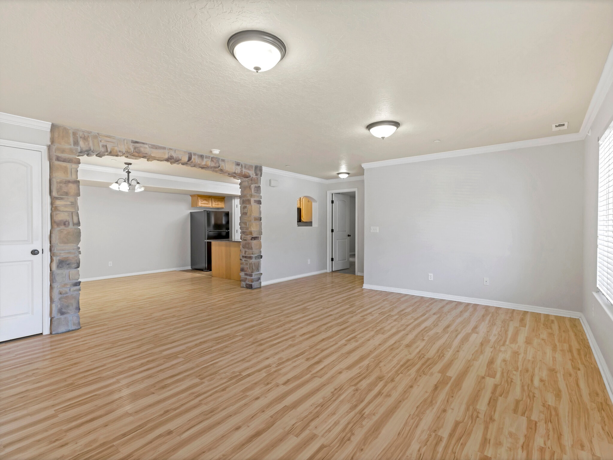 Building Photo - 943 W 580 S