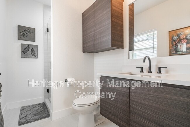 Building Photo - 719 Eleanor Ave