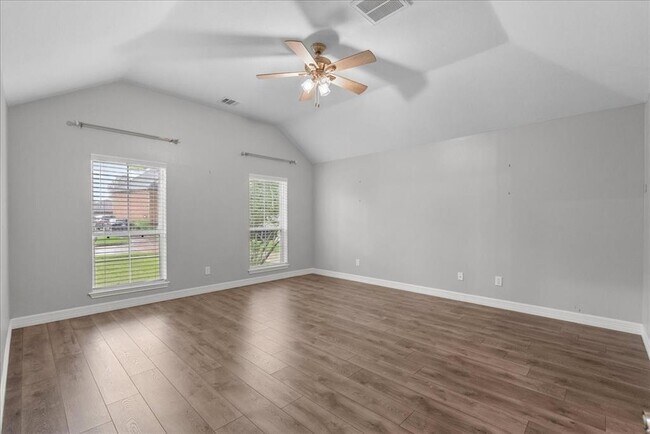 Building Photo - 2105 Murfield Dr