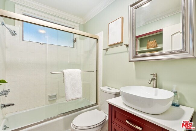 Building Photo - 20 Ketch St