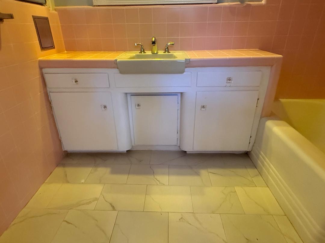 Master bathroom vanity - 4448 Carpenter Ave