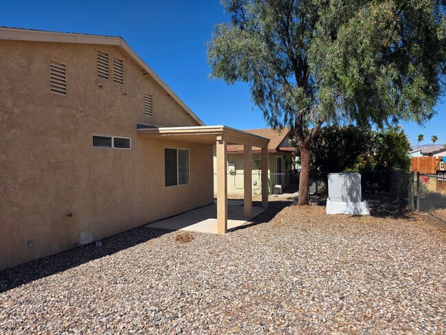 Building Photo - 3 Bed/2 bath home located in desirable Holiday Shores, Bullhead City AZ.