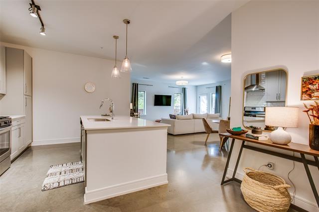 Building Photo - 5718 McCommas Blvd